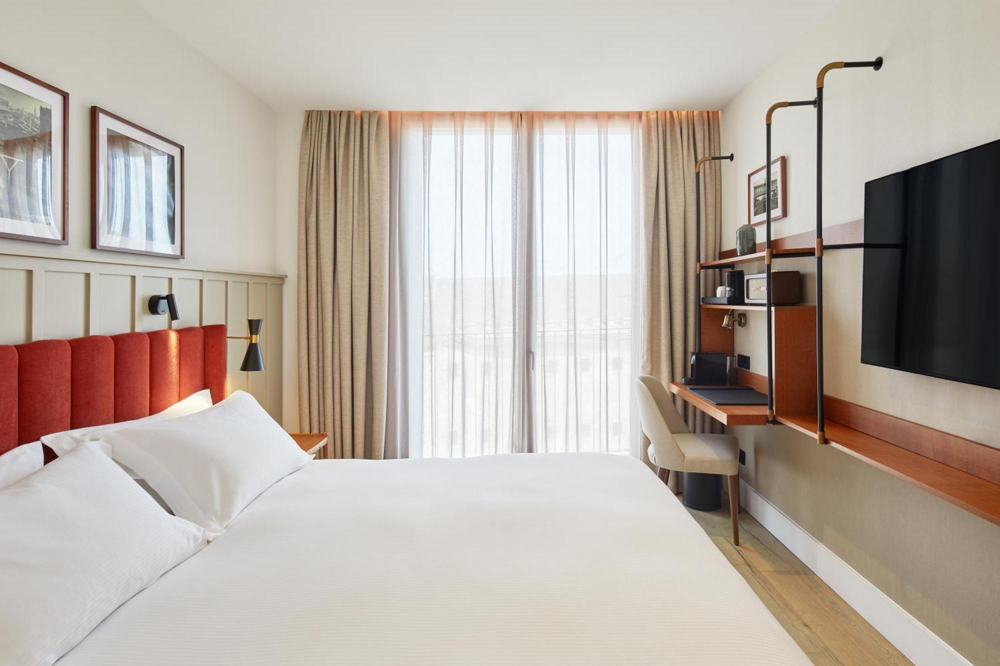 Via Sants Barcelona, Tapestry Collection By Hilton 4*