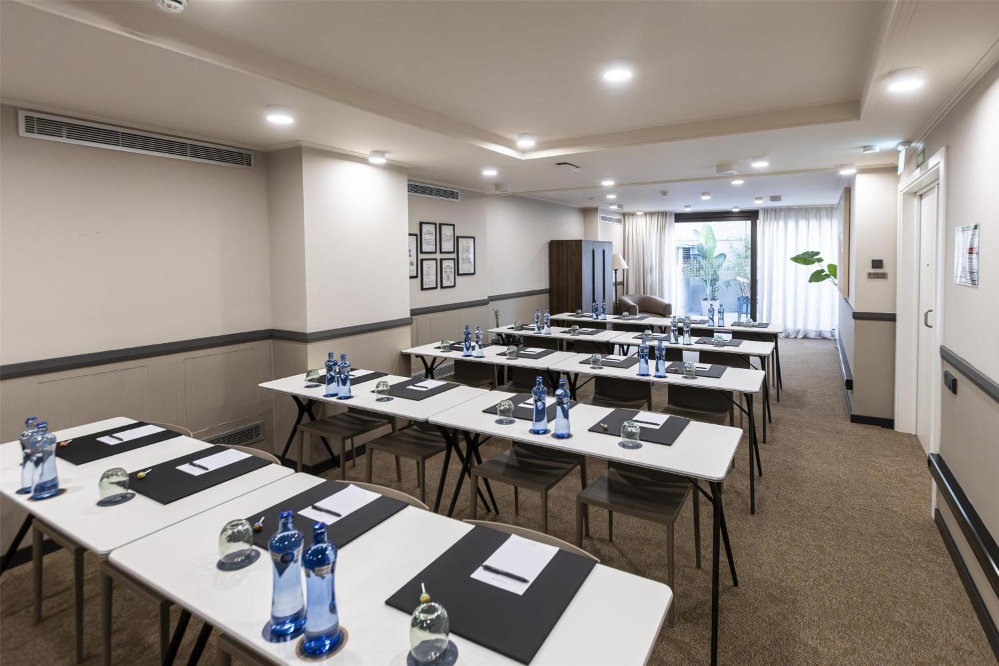 Hotel Via Sants Barcelona, Tapestry Collection By Hilton 4*